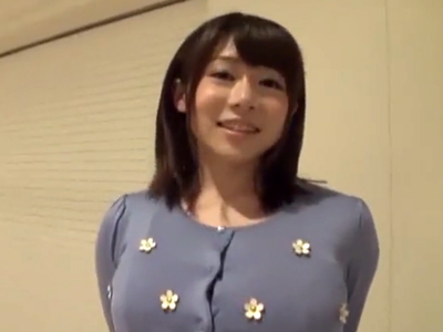 巨乳でカーディガンがはち切れてしまいそうな美少女とホテルパコ