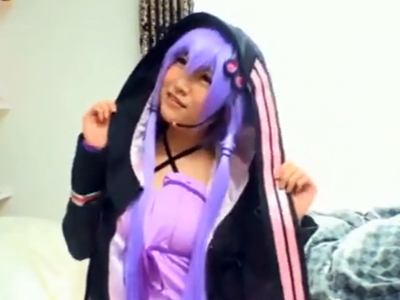 ナンパで捕まえた童顔コスプレ娘を自宅で盗撮&ハメ撮りパコ