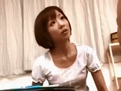 「白いの出てきたんだけど」痴女がお兄ちゃんチンポをパンツ手コキ