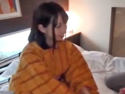巨乳美人な素人妻と和服姿で中出しハメ撮り!