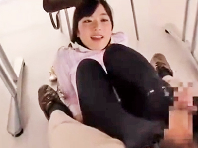 机下フェラからの容赦ない本気足コキ責めで一滴残らず精子を絞りつくす美女