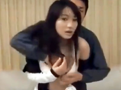 弱み握られデカマラハメられ中出しまでされてしまう隠れスケベな美人妻