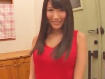 日焼け跡眩しい巨乳ギャルにチンポぶち込み豪快中出し!