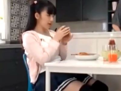 ロリロリなくせにドスケベすぎる妹が台所で痴女ってきたので為す術なく中出し