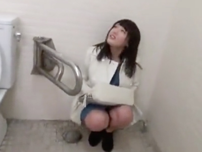 S級美女・浜崎真緒ちゃんを公衆トイレに押し込み→有無を言わさずチンポ挿入ｗ